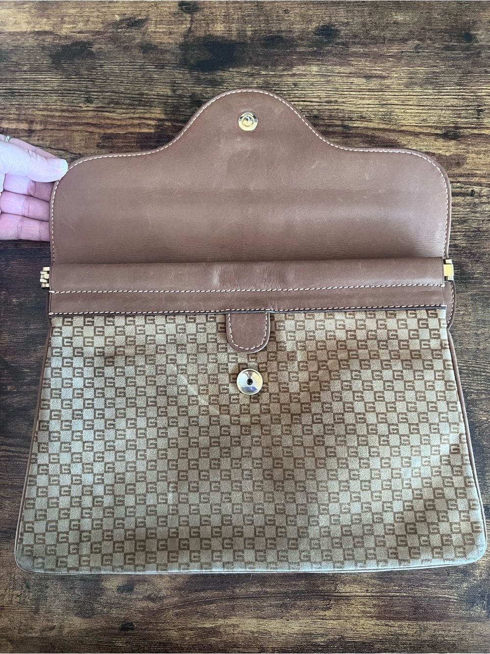 Vintage 80s Gucci Beige/Tan Monogram Clutch with Gold Lock - Picture 7 of 16